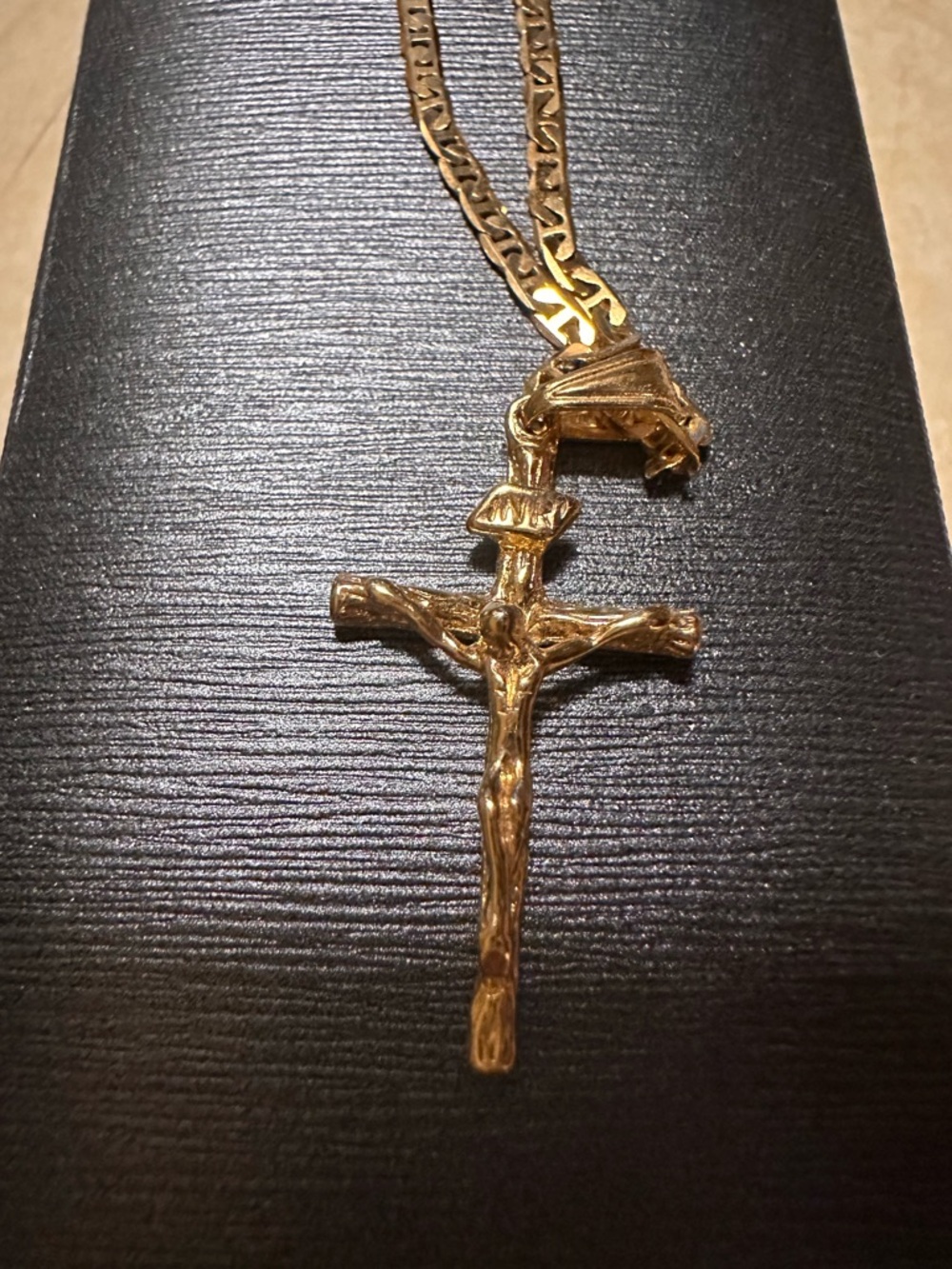 18kt gold filled Gold Crucifix Pendant Necklace - - Picture 6 of 7